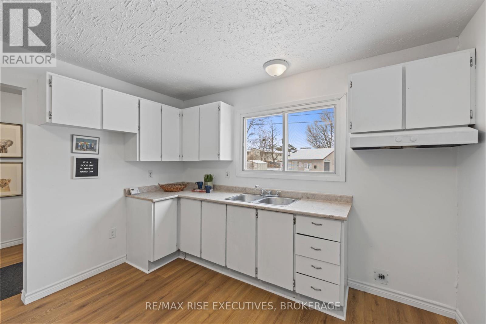 173 - 777 Ashwood Drive, Kingston (South Of Taylor-Kidd Blvd), ON - Indoor Photo Showing Kitchen With Double Sink