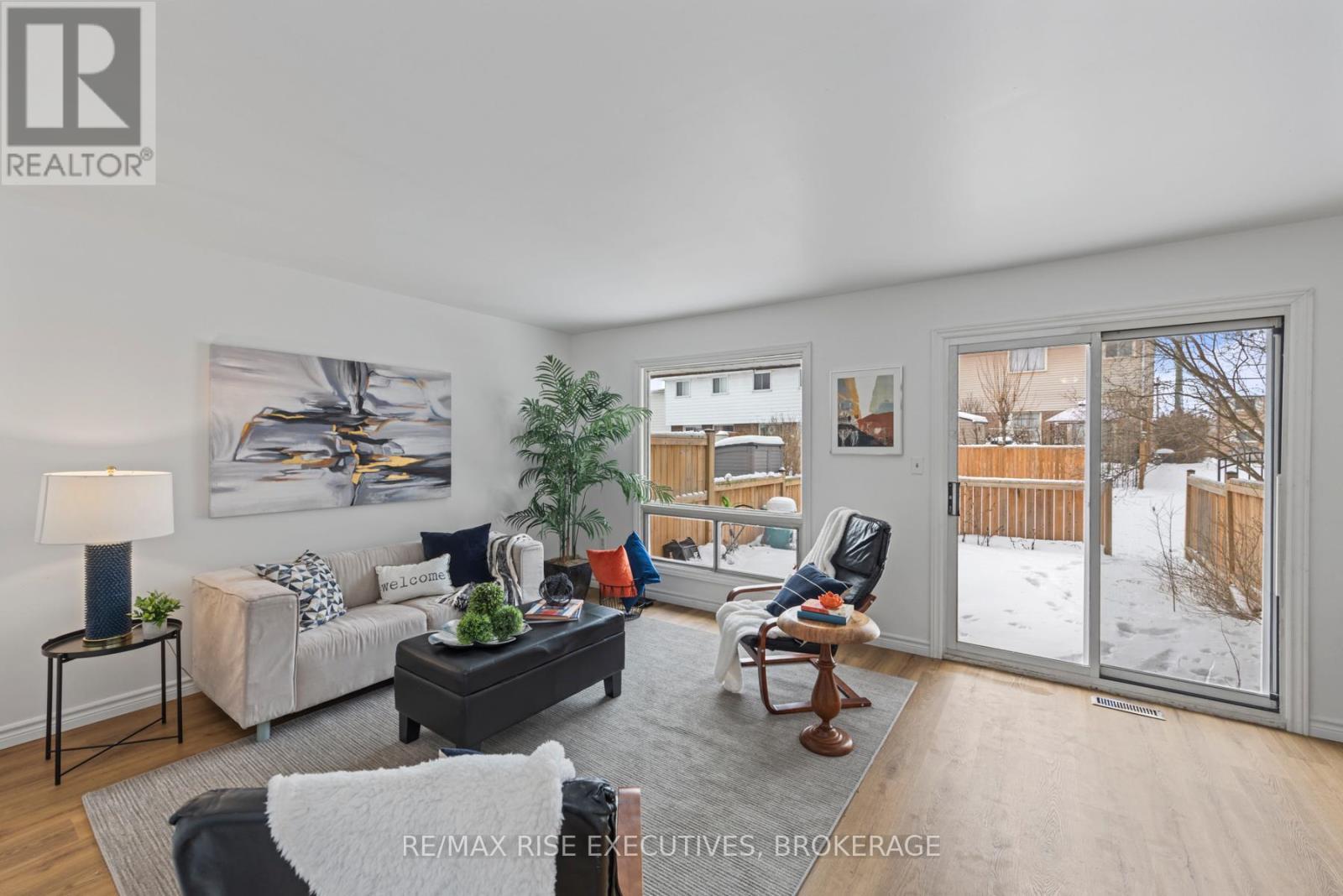 173 - 777 Ashwood Drive, Kingston (South Of Taylor-Kidd Blvd), ON - Indoor Photo Showing Living Room