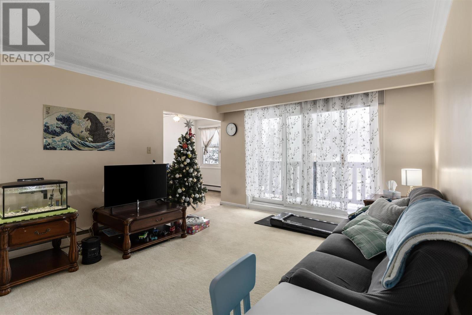 570 Macdonald Ave # 303, Sault Ste. Marie, ON - Indoor Photo Showing Living Room