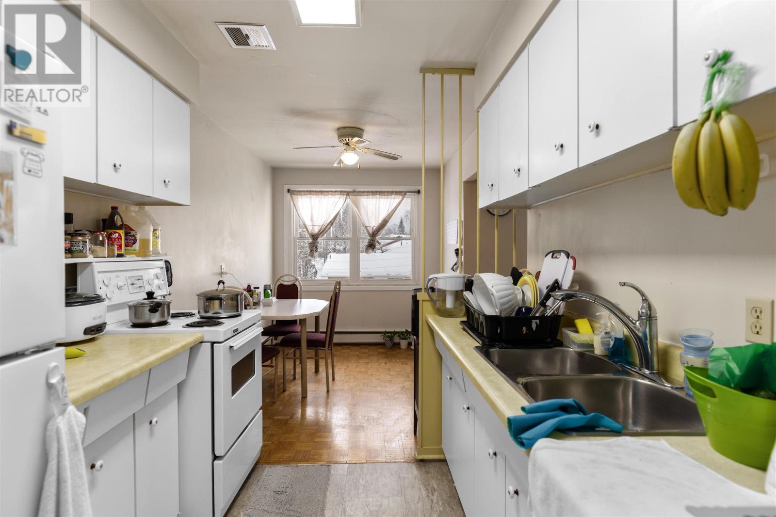570 Macdonald Ave # 303, Sault Ste. Marie, ON - Indoor Photo Showing Kitchen With Double Sink