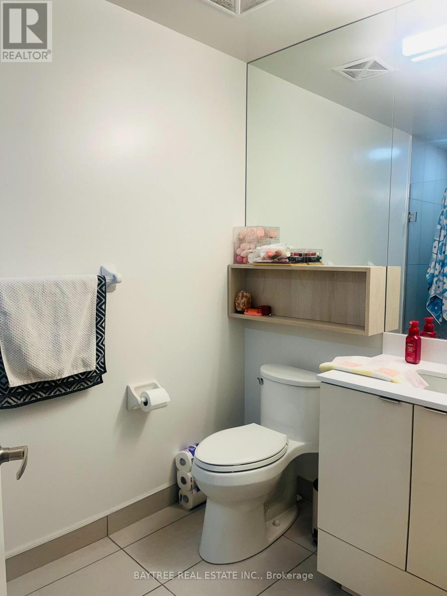 653 - 121 Lower Sherbourne Street, Toronto, ON - Indoor Photo Showing Bathroom