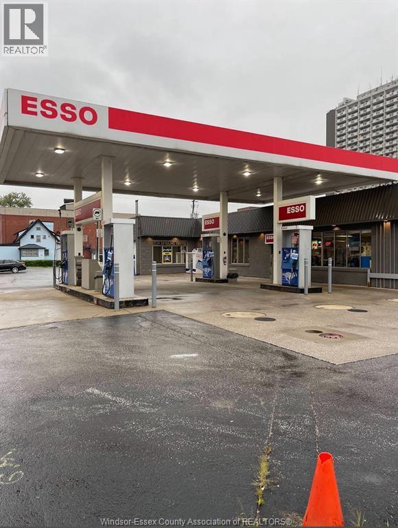 92 Erie ..., Windsor, ON