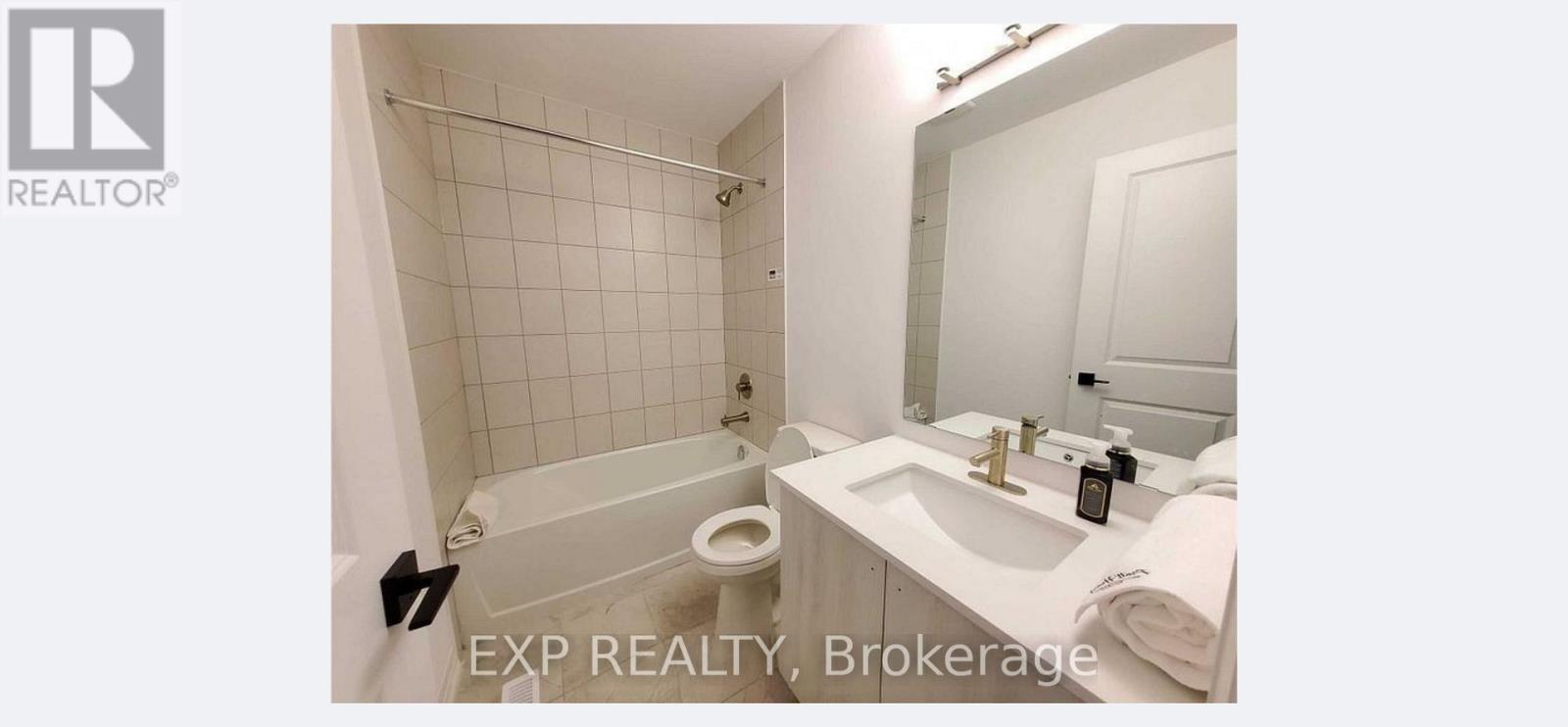19 Fairlane Avenue, Barrie, ON - Indoor Photo Showing Bathroom