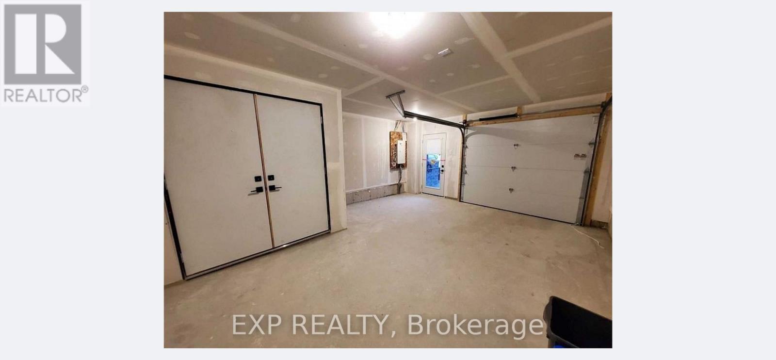 19 Fairlane Avenue, Barrie, ON - Indoor Photo Showing Garage