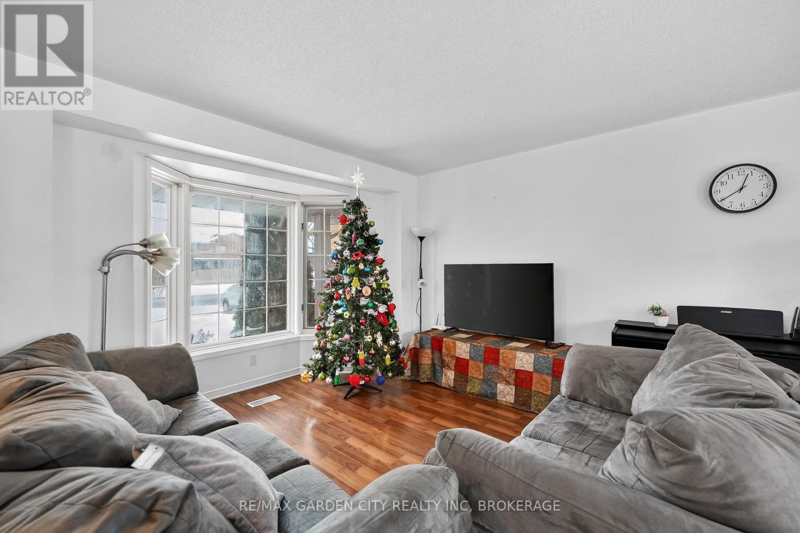 Living Room - 218 Confederation Avenue, Thorold (Confederation Heights), ON - Indoor Photo Showing Living Room