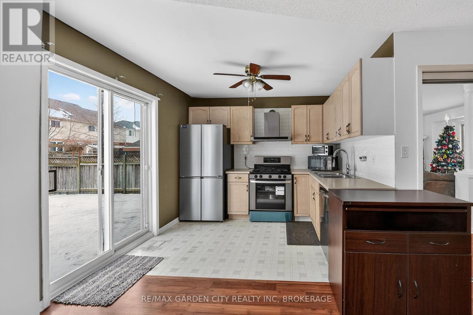 Open Concept Kitchen - 218 Confederation Avenue, Thorold (Confederation Heights), ON - Indoor Photo Showing Kitchen