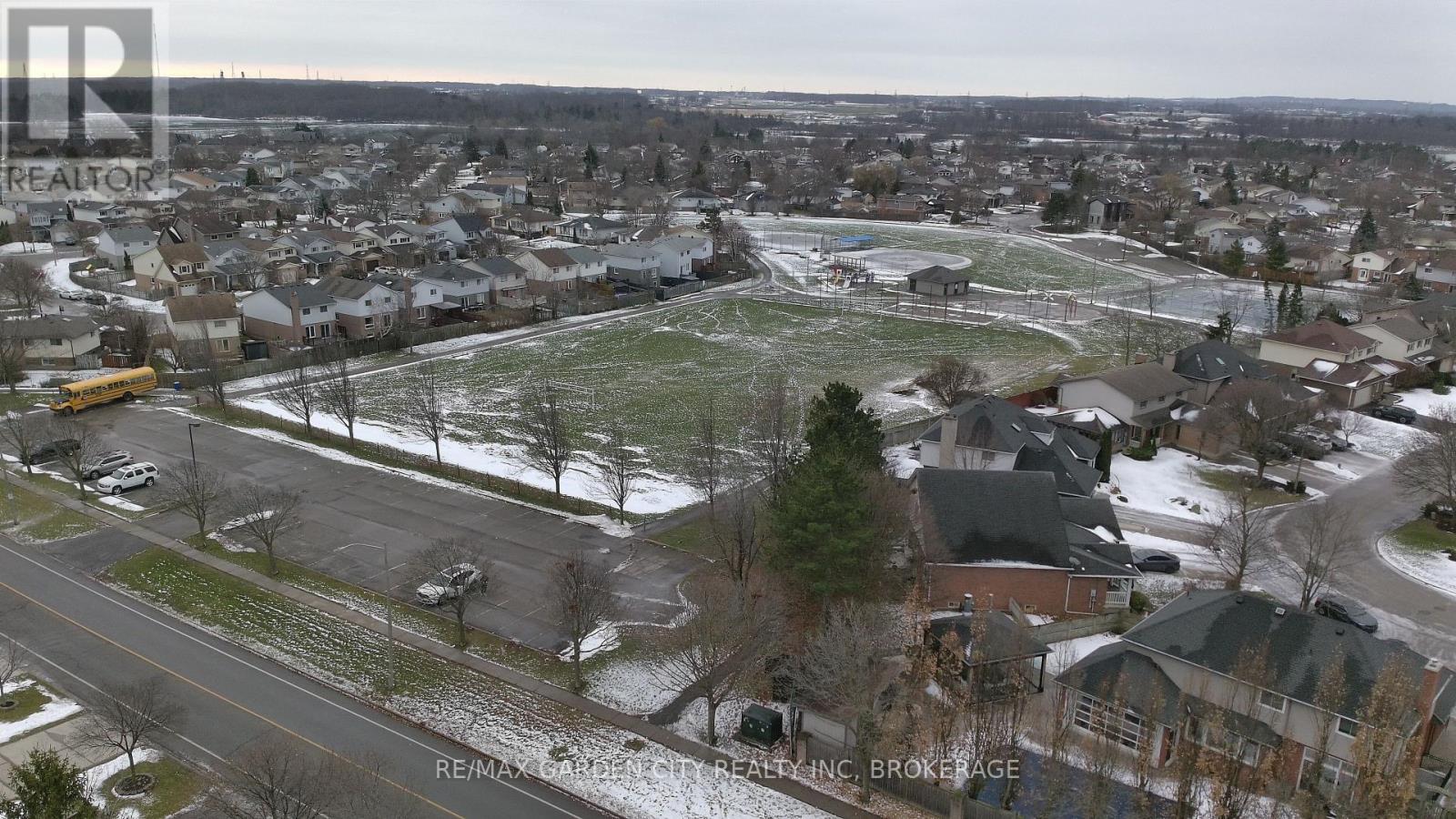 Confederation South Park steps away. - 218 Confederation Avenue, Thorold (Confederation Heights), ON - Outdoor With View
