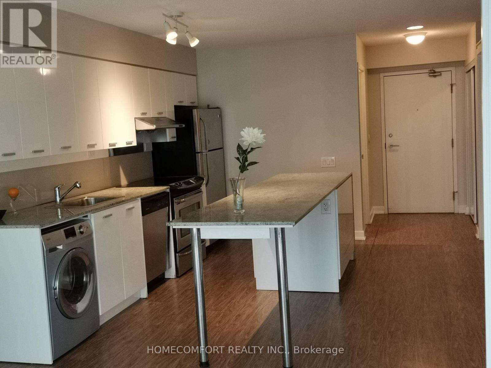915 - 15 Singer Court, Toronto, ON - Indoor Photo Showing Laundry Room