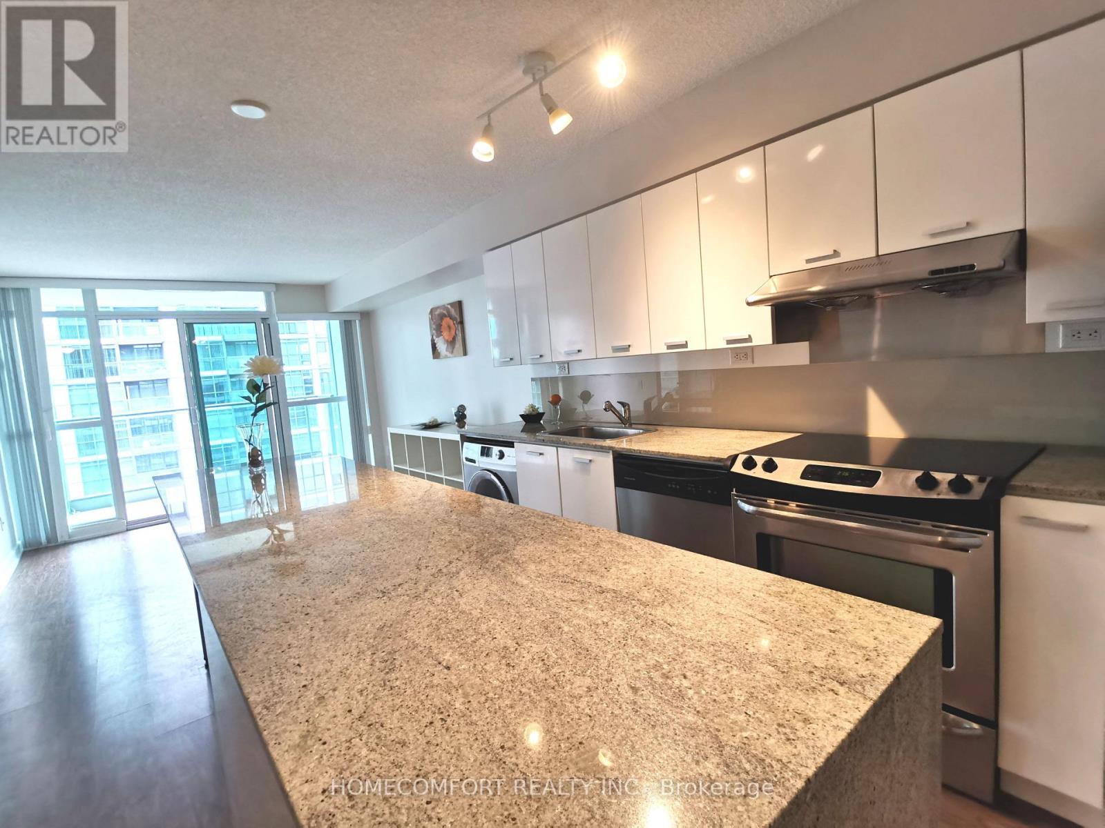915 - 15 Singer Court, Toronto, ON - Indoor Photo Showing Kitchen