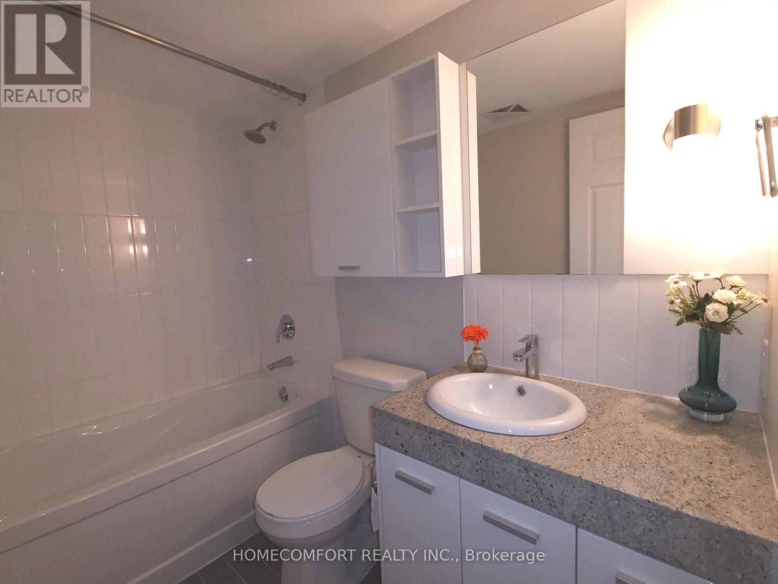 915 - 15 Singer Court, Toronto, ON - Indoor Photo Showing Bathroom