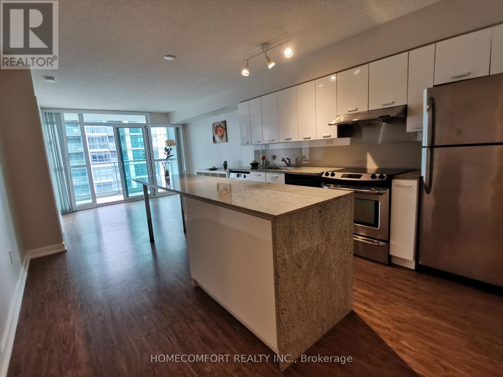 915 - 15 Singer Court, Toronto, ON - Indoor Photo Showing Kitchen With Upgraded Kitchen