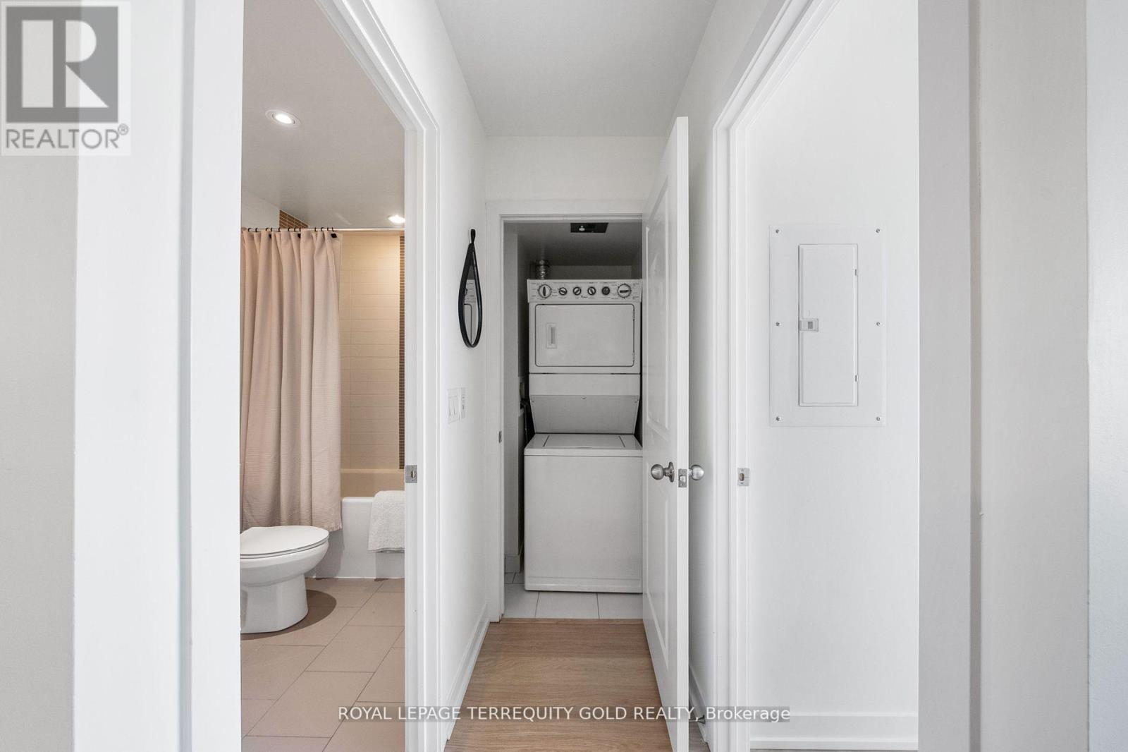 1901 - 105 George Street, Toronto, ON - Indoor