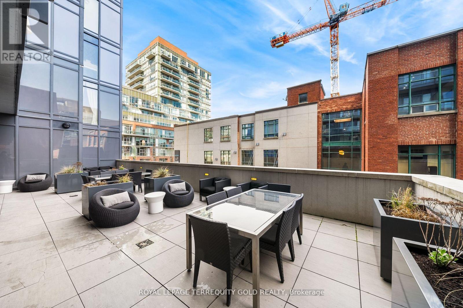 1901 - 105 George Street, Toronto, ON - Outdoor