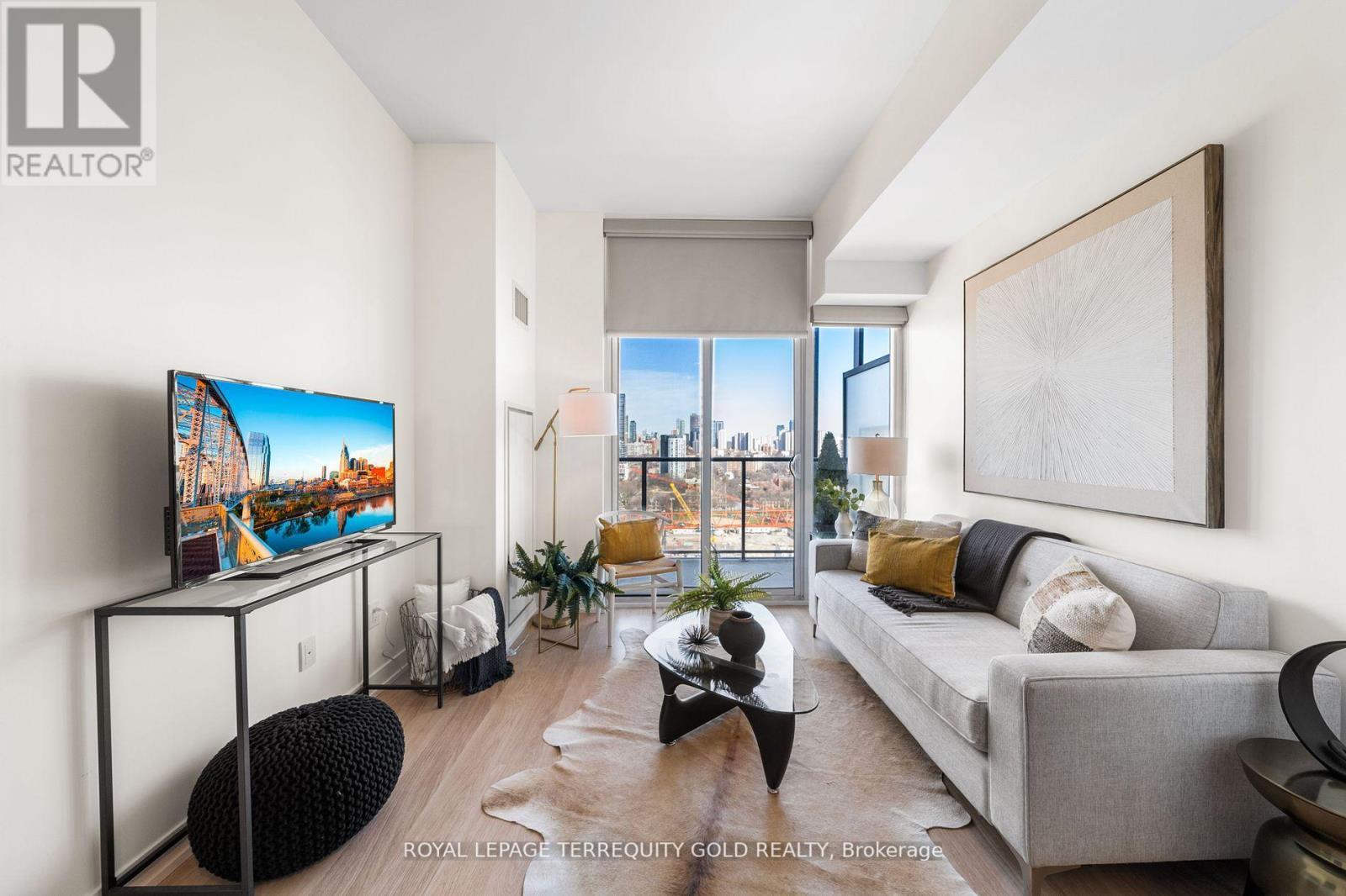 1901 - 105 George Street, Toronto, ON - Indoor Photo Showing Living Room