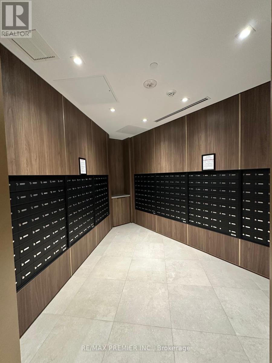 516 - 2501 Saw Whet Boulevard, Oakville, ON - Indoor Photo Showing Other Room