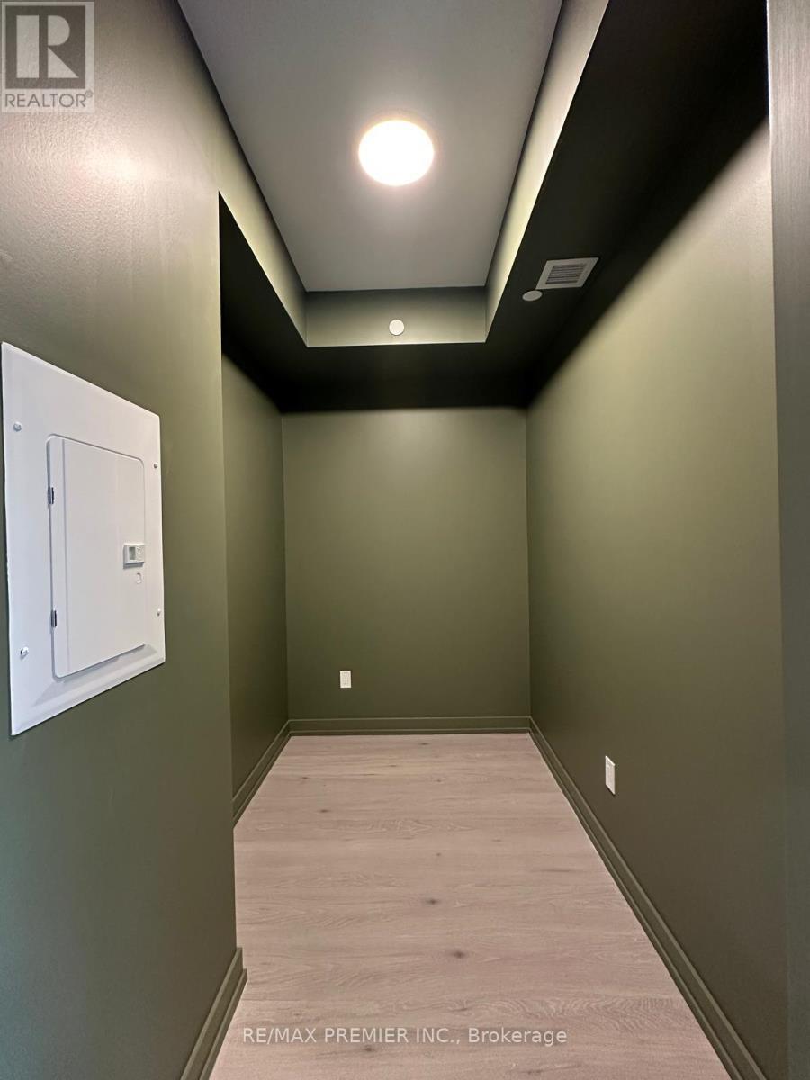 516 - 2501 Saw Whet Boulevard, Oakville, ON - Indoor Photo Showing Other Room