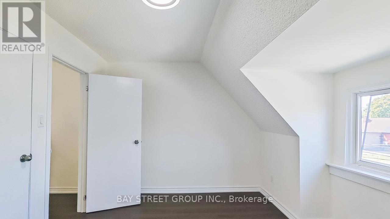 Upper - 859 1/2 Bathurst Street, Toronto, ON - Indoor Photo Showing Other Room