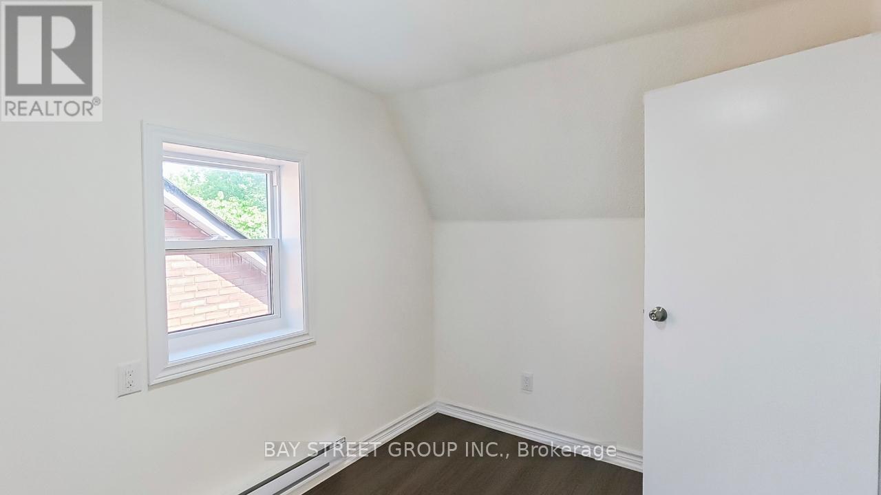 Upper - 859 1/2 Bathurst Street, Toronto, ON - Indoor Photo Showing Other Room