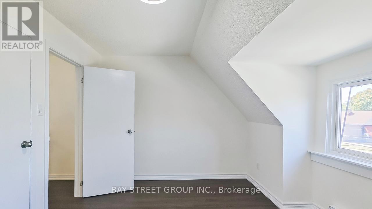 Upper - 859 1/2 Bathurst Street, Toronto, ON - Indoor Photo Showing Other Room