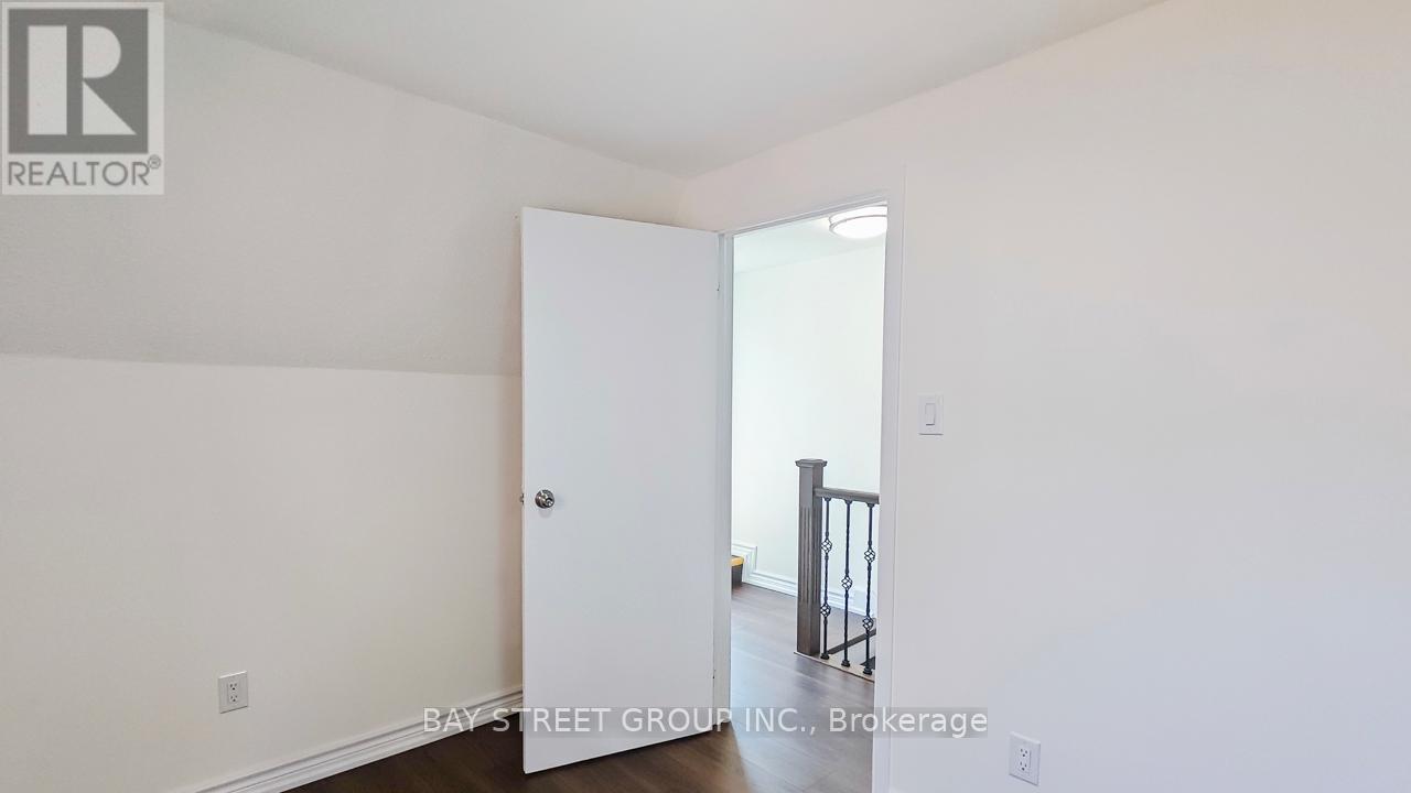 Upper - 859 1/2 Bathurst Street, Toronto, ON - Indoor Photo Showing Other Room