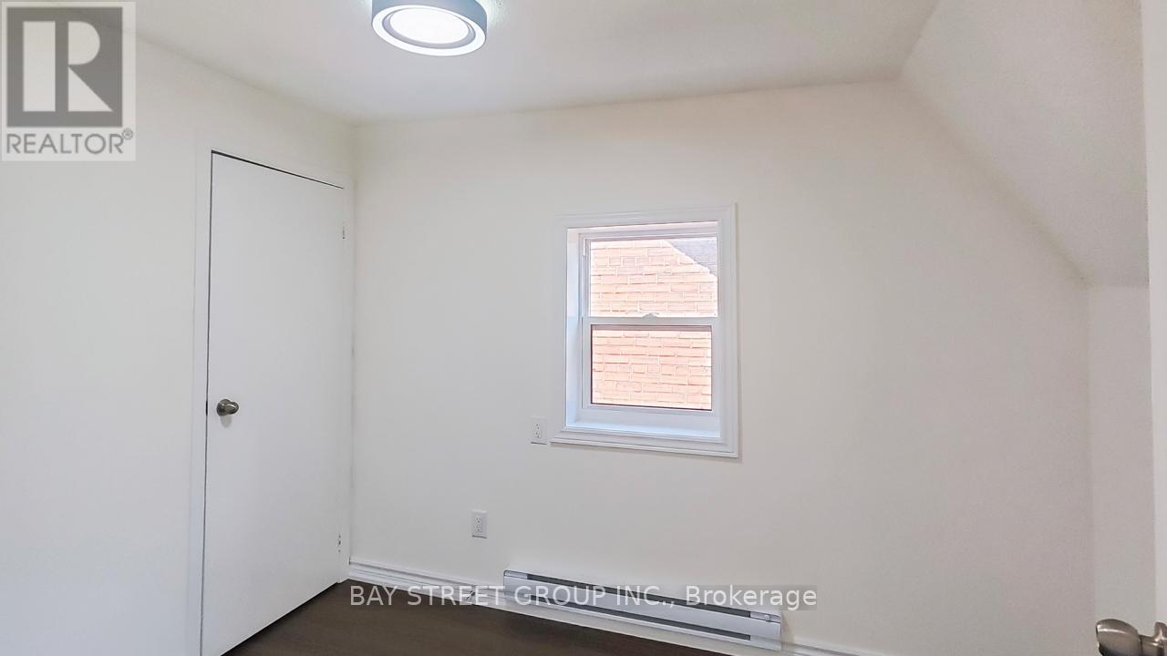 Upper - 859 1/2 Bathurst Street, Toronto, ON - Indoor Photo Showing Other Room