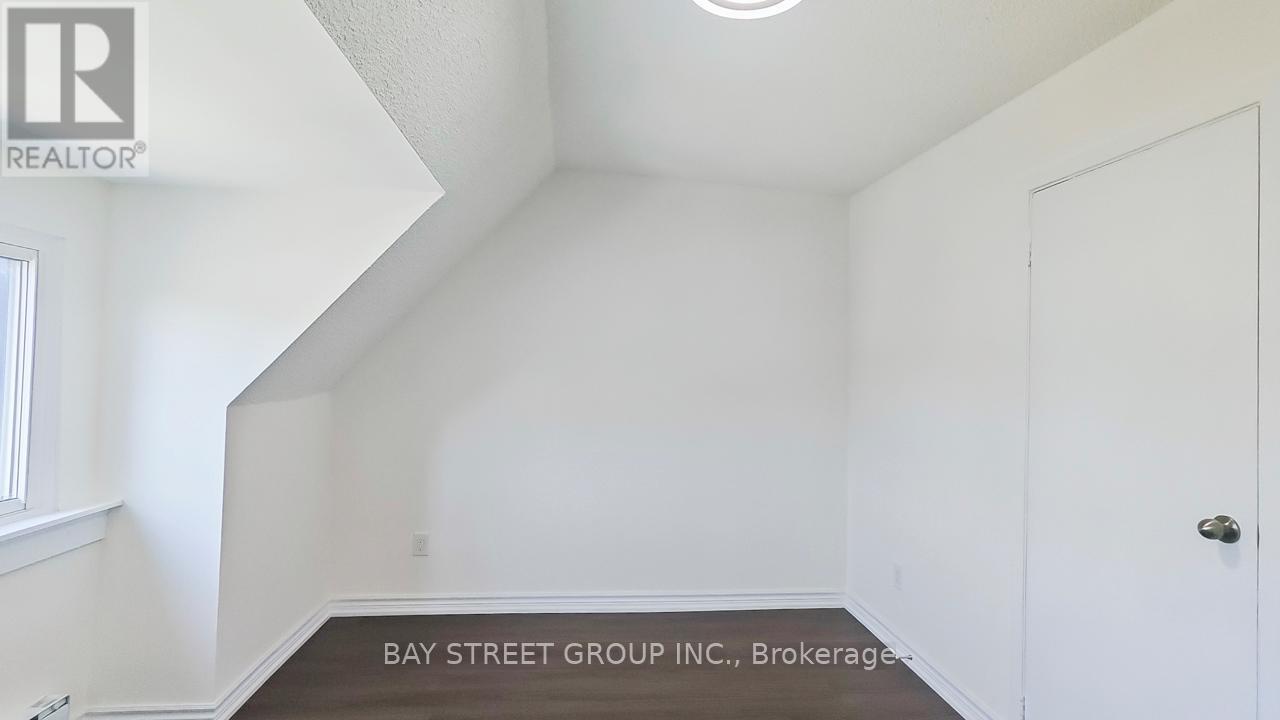 Upper - 859 1/2 Bathurst Street, Toronto, ON - Indoor Photo Showing Other Room