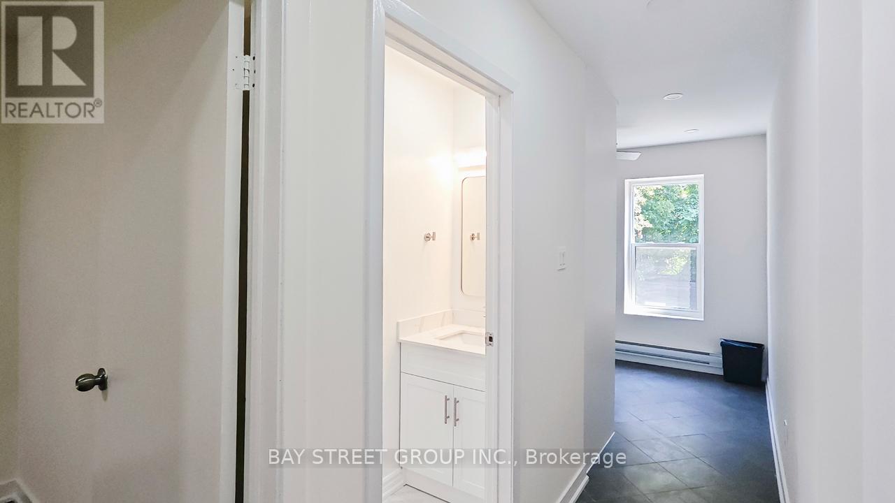 Upper - 859 1/2 Bathurst Street, Toronto, ON - Indoor