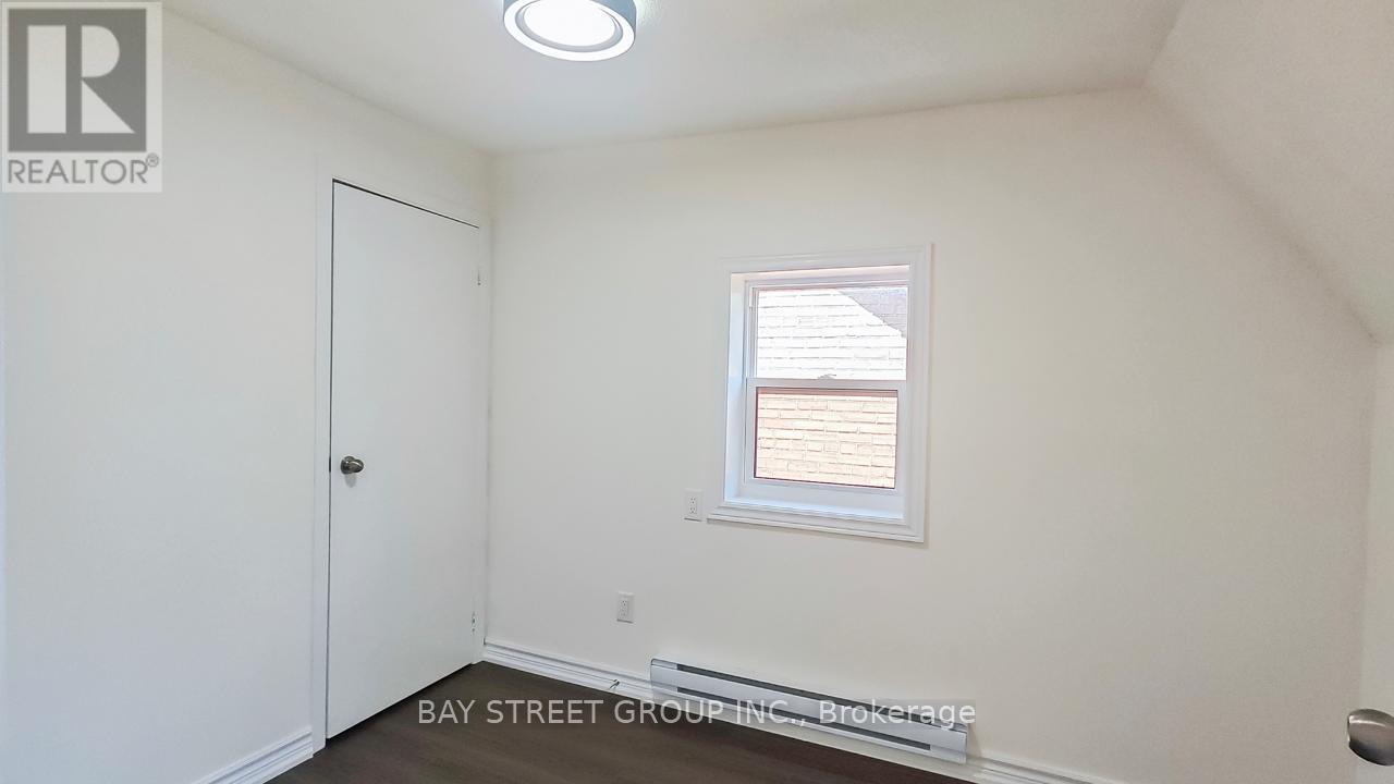 Upper - 859 1/2 Bathurst Street, Toronto, ON - Indoor Photo Showing Other Room