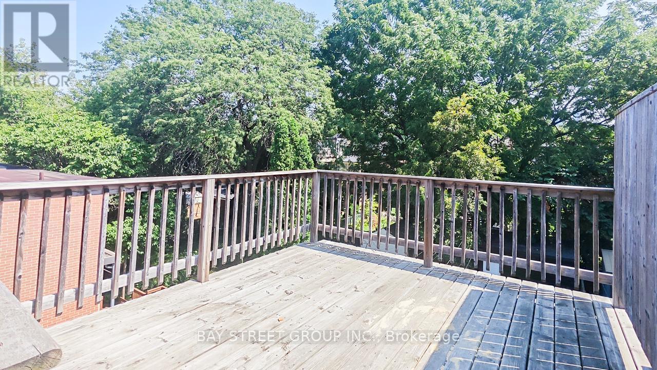 Upper - 859 1/2 Bathurst Street, Toronto, ON - Outdoor