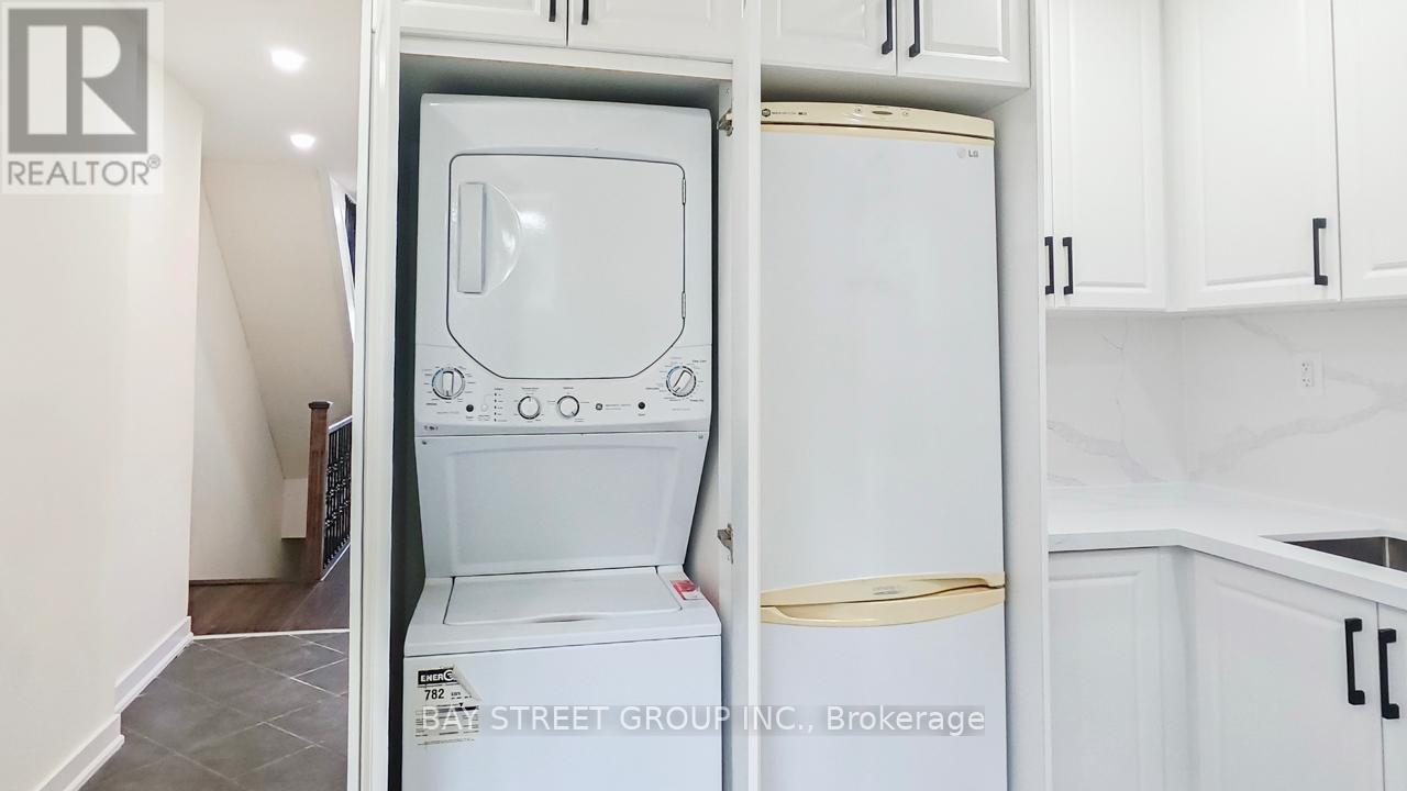 Upper - 859 1/2 Bathurst Street, Toronto, ON - Indoor Photo Showing Laundry Room