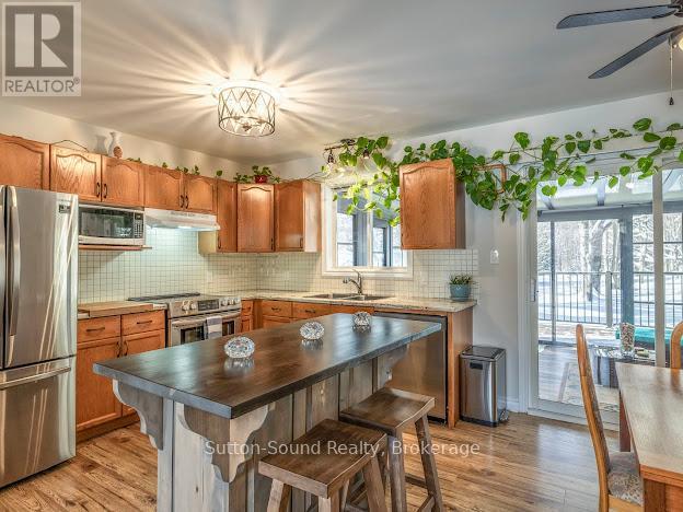240135 Wilcox Side Road, Georgian Bluffs, ON - Indoor Photo Showing Kitchen With Double Sink