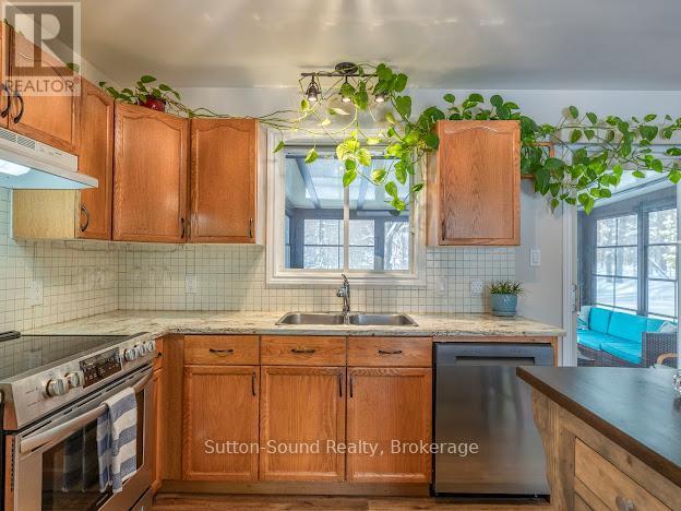 240135 Wilcox Side Road, Georgian Bluffs, ON - Indoor Photo Showing Kitchen With Double Sink