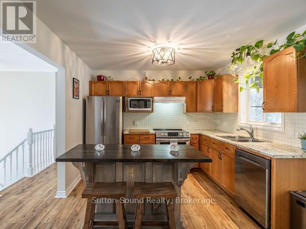 240135 Wilcox Side Road, Georgian Bluffs, ON - Indoor Photo Showing Kitchen With Double Sink