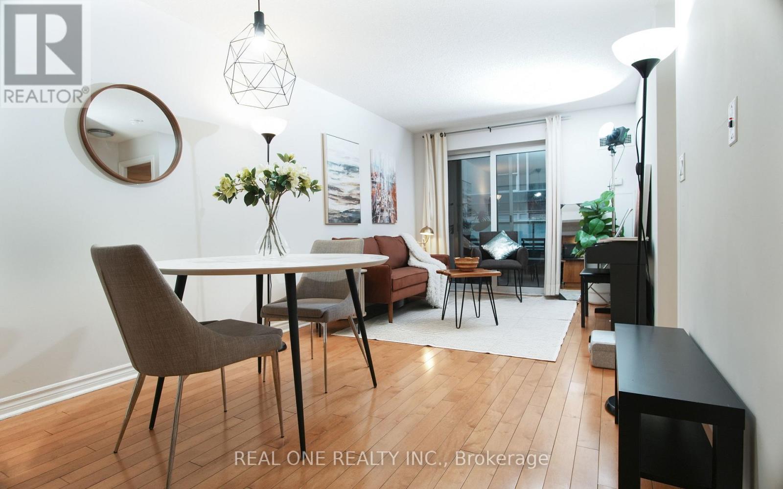 929 - 250 Wellington Street W, Toronto, ON - Indoor Photo Showing Dining Room