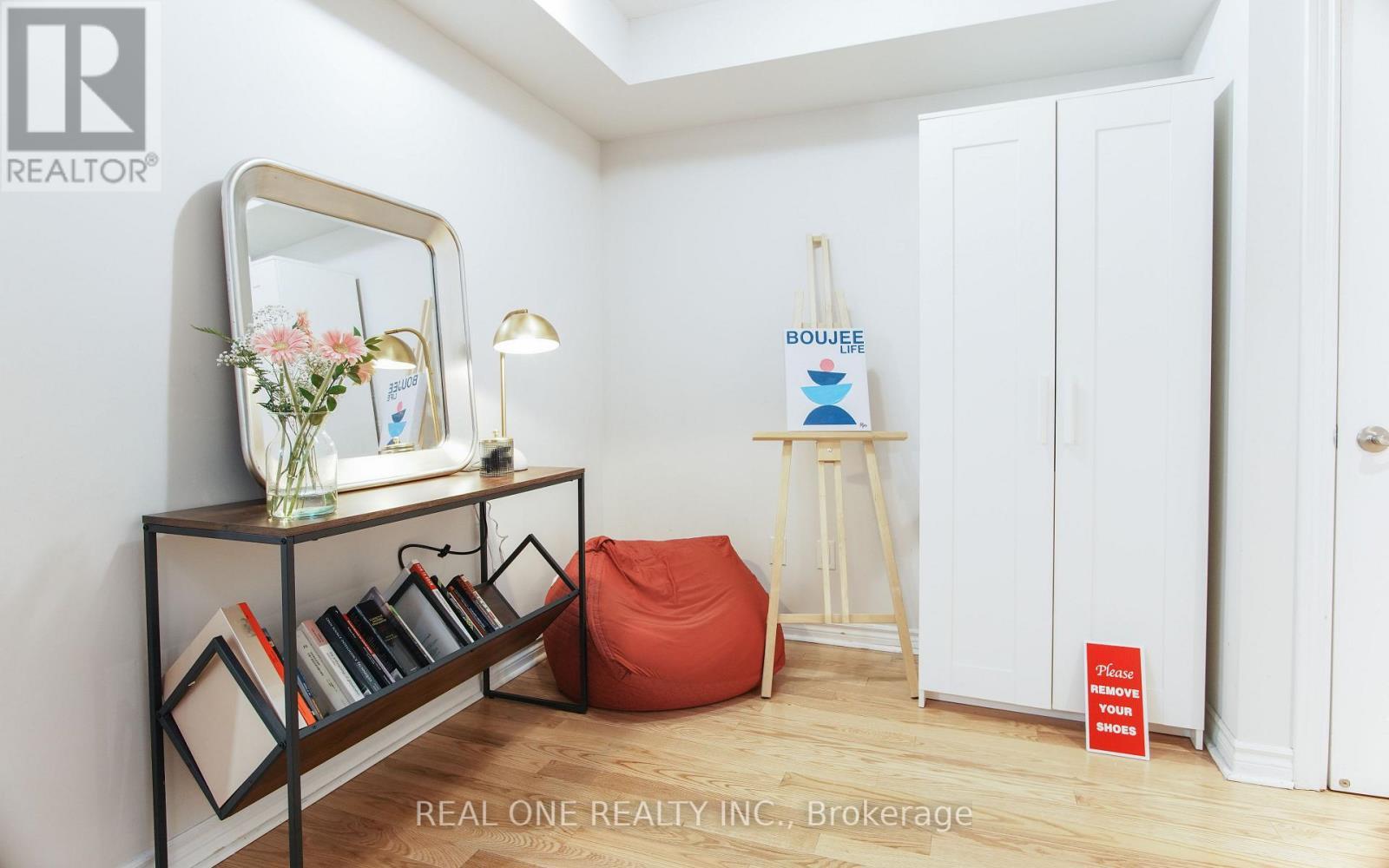 929 - 250 Wellington Street W, Toronto, ON - Indoor Photo Showing Other Room