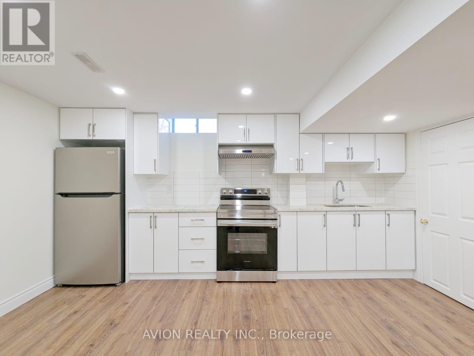 Bsmt - 28 Michener Crescent, Markham, ON - Indoor Photo Showing Kitchen