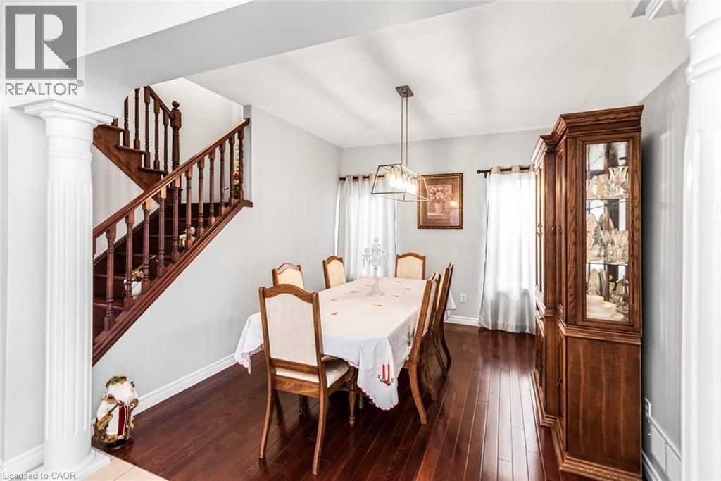 102 Erika Crescent, Hamilton, ON - Indoor Photo Showing Dining Room