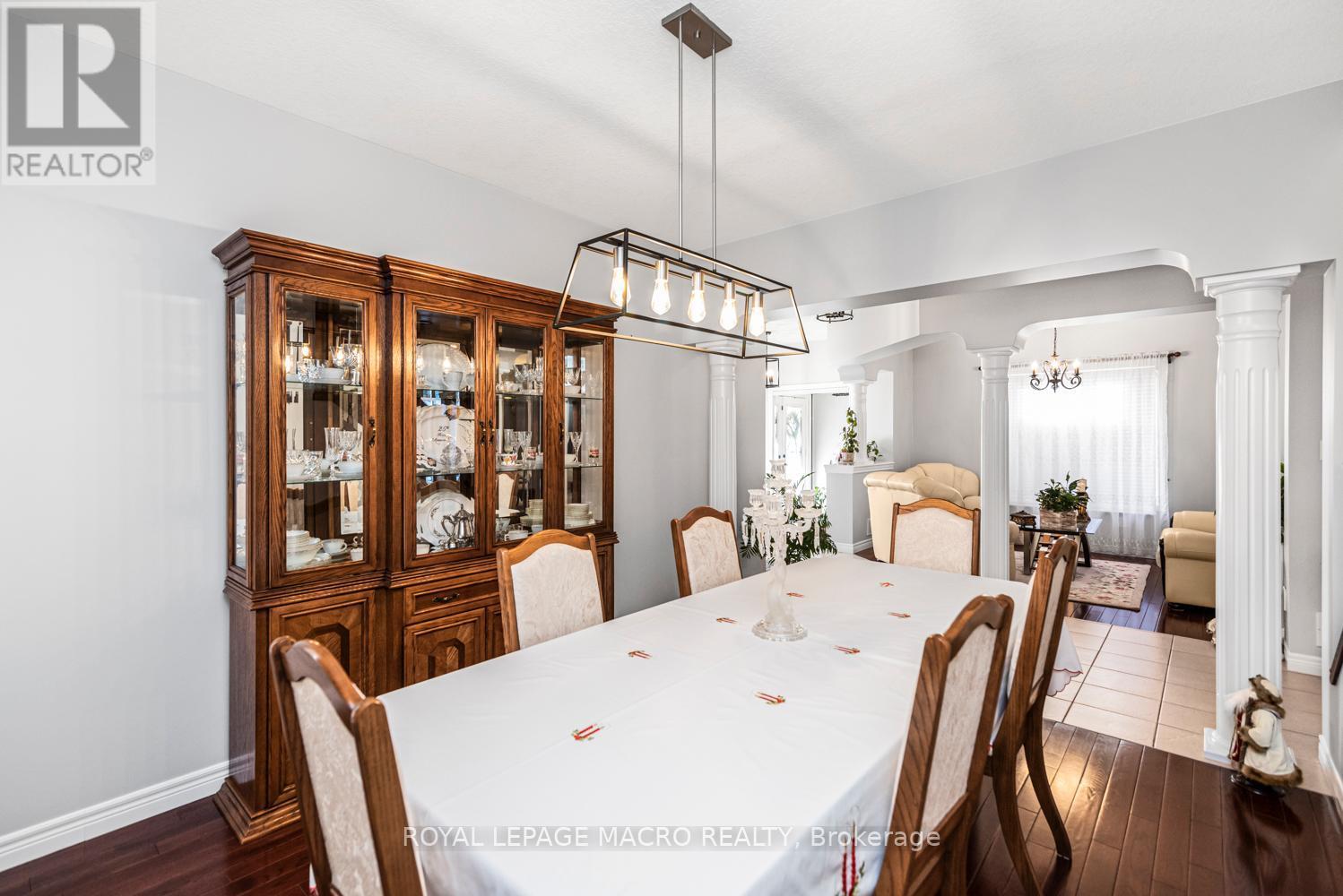 102 Erika Crescent, Hamilton, ON - Indoor Photo Showing Dining Room