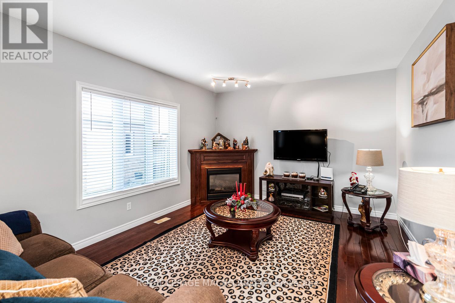 102 Erika Crescent, Hamilton, ON - Indoor Photo Showing Living Room With Fireplace