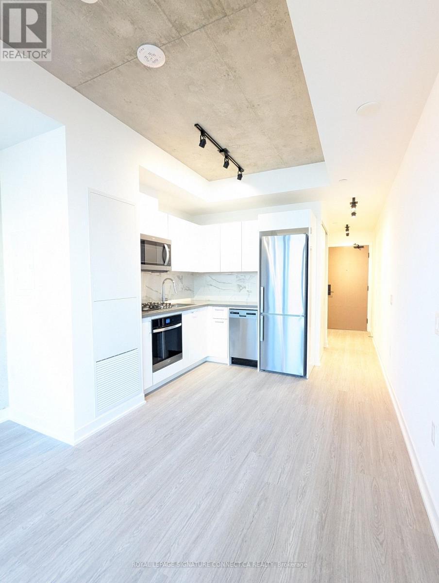809 - 195 Mccaul Street, Toronto, ON - Indoor Photo Showing Kitchen