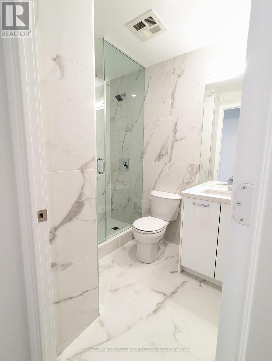 809 - 195 Mccaul Street, Toronto, ON - Indoor Photo Showing Bathroom