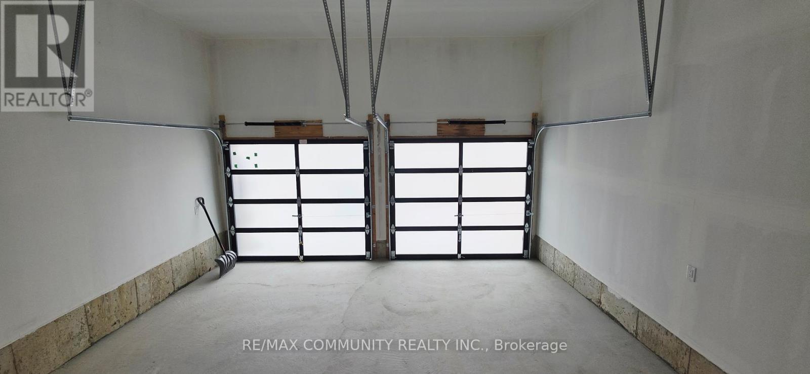 26 Aveena Road, Brampton, ON - Indoor Photo Showing Garage