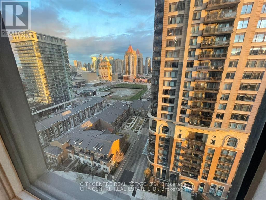 1406 - 395 Square One Drive, Mississauga, ON - Outdoor