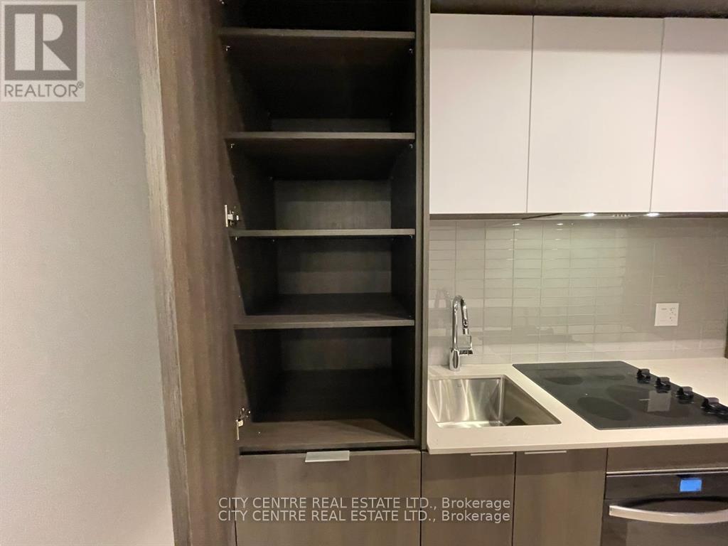 1406 - 395 Square One Drive, Mississauga, ON - Indoor Photo Showing Kitchen