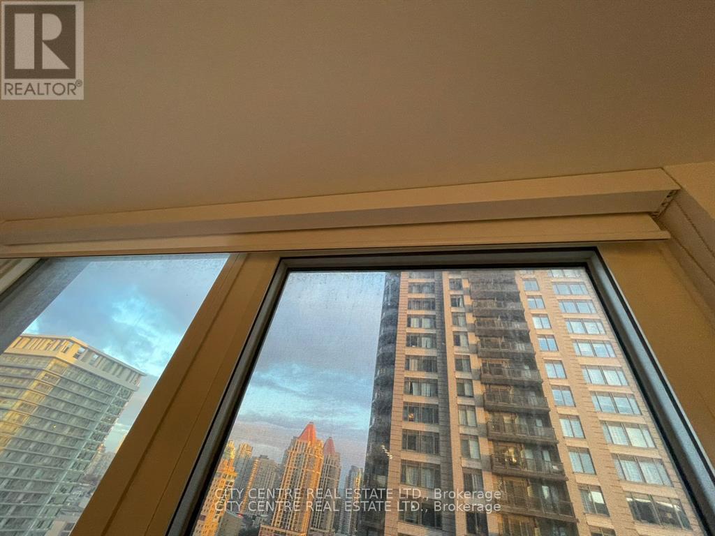 1406 - 395 Square One Drive, Mississauga, ON - Indoor Photo Showing Other Room