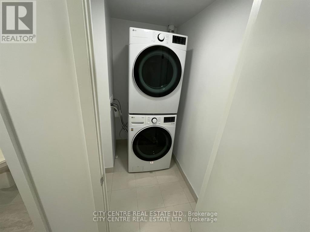 1406 - 395 Square One Drive, Mississauga, ON - Indoor Photo Showing Laundry Room