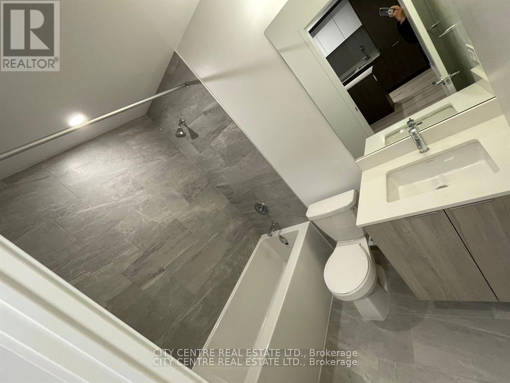 1406 - 395 Square One Drive, Mississauga, ON - Indoor Photo Showing Other Room