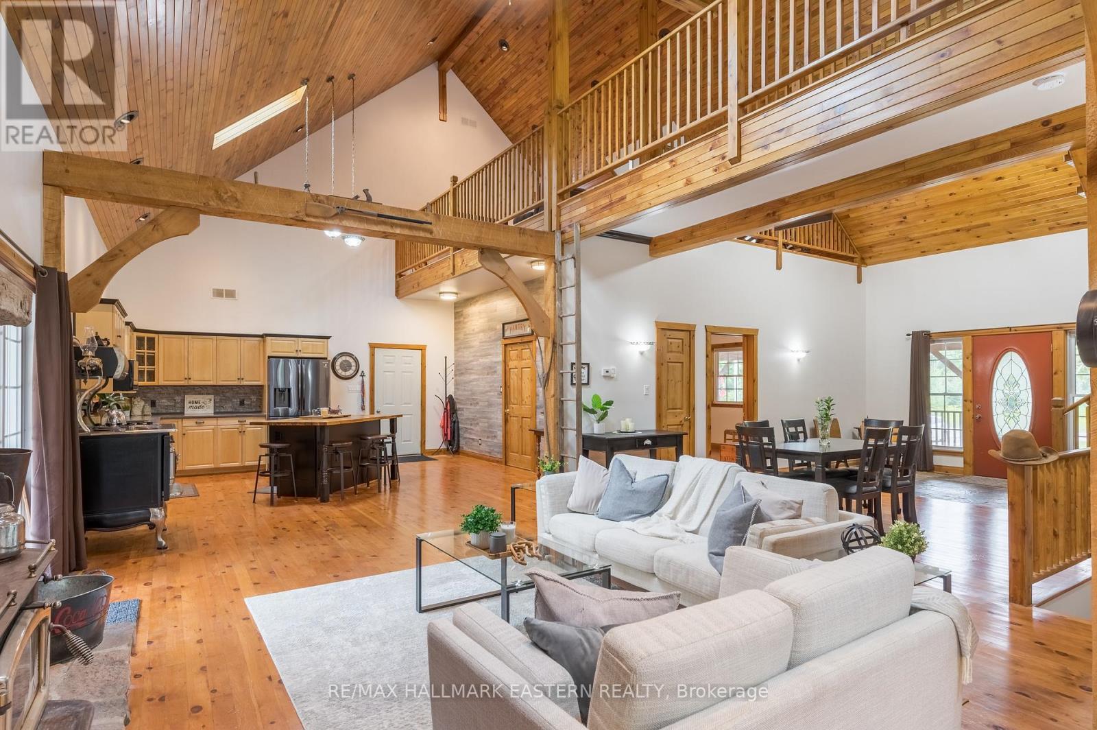 3404 Base Line, Otonabee-South Monaghan, ON - Indoor Photo Showing Living Room