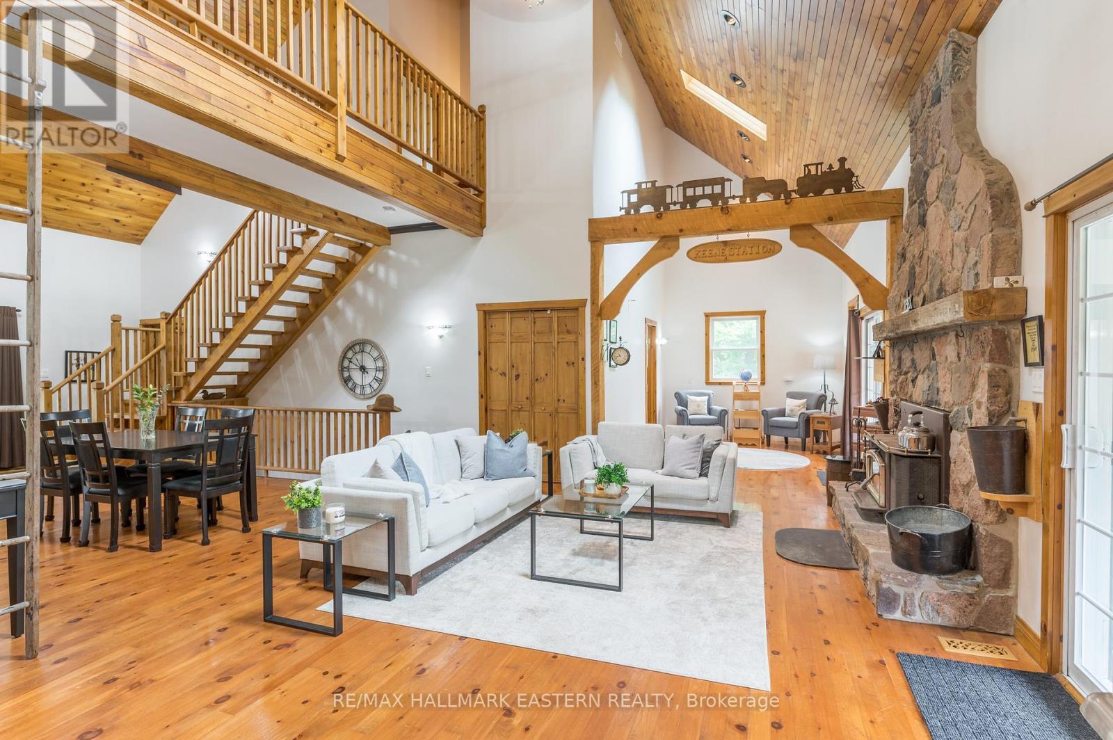 3404 Base Line, Otonabee-South Monaghan, ON - Indoor Photo Showing Other Room