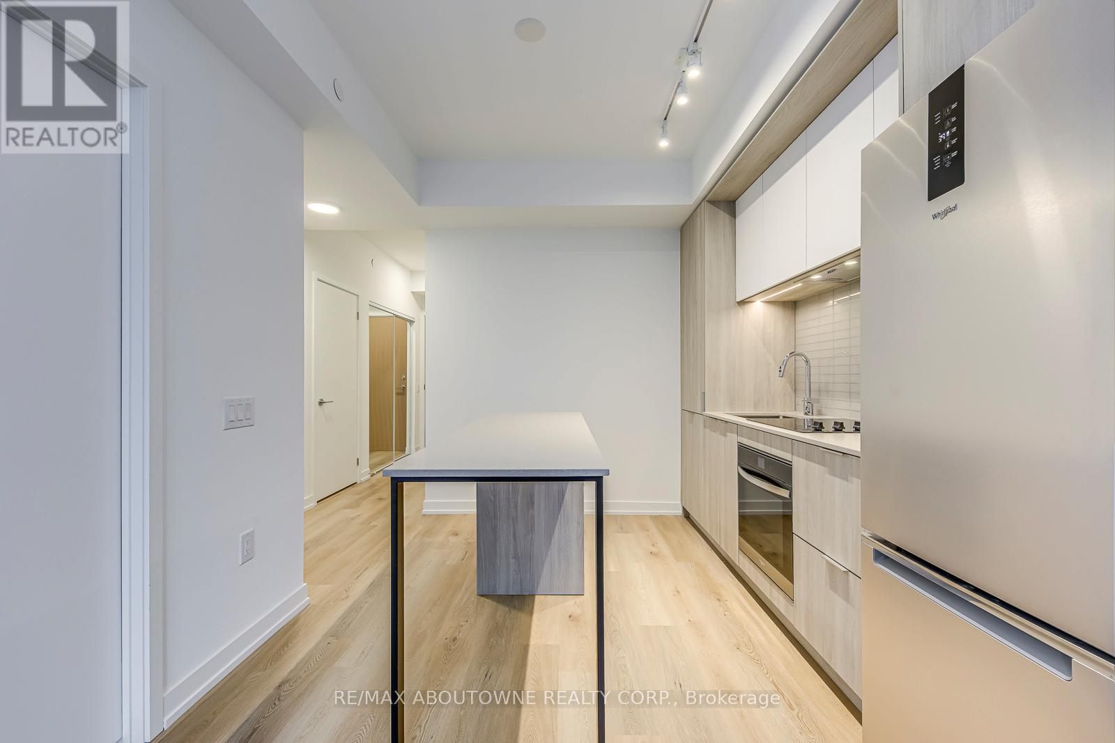 1106 - 395 Square One Drive, Mississauga, ON - Indoor